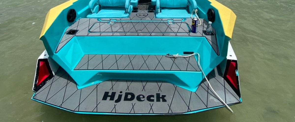 Comparing the Advantages and Disadvantages of Non-Slip Boat Flooring - Hjdeck - HJDECK