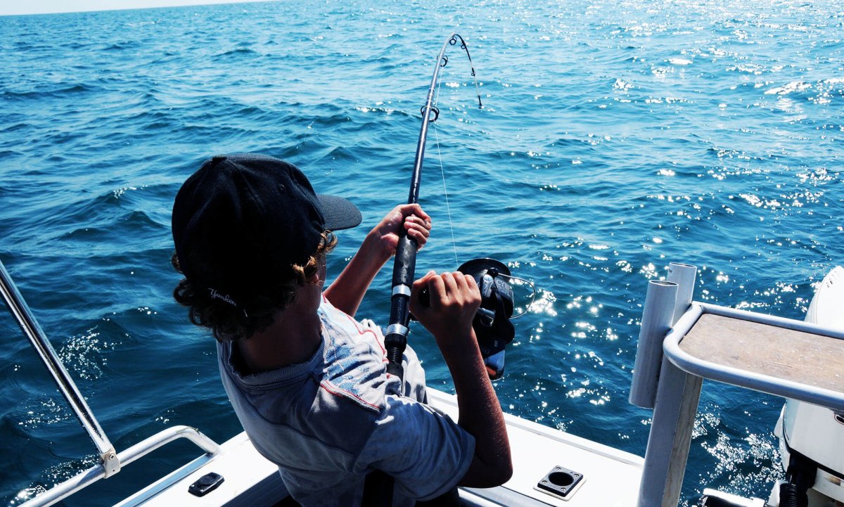 Say Goodbye to Slips and Falls: Why Anti-Slip Deck Matting is Essential for Boating - HJDECK